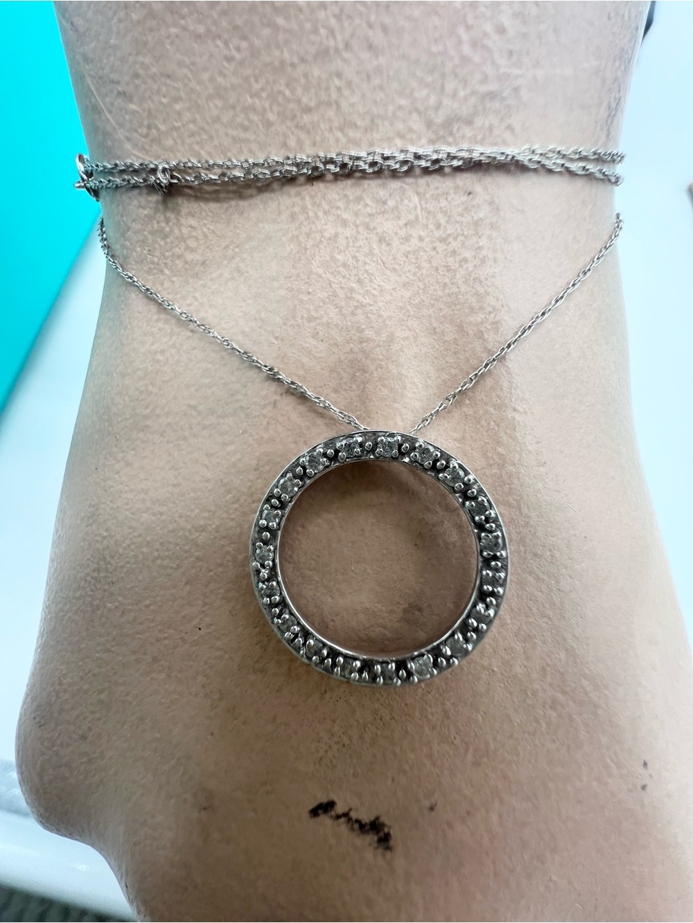 Authentic 14K White Gold Diamond Chips Circle Pendent With Chain 20 Inches. - Picture 4 of 8